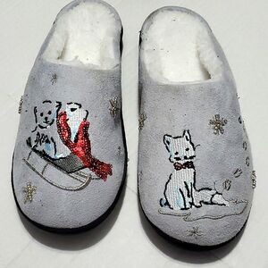 Vera Bradley Christmas Polar Bear & Fox Gray Fuzzy Slip On Slippers